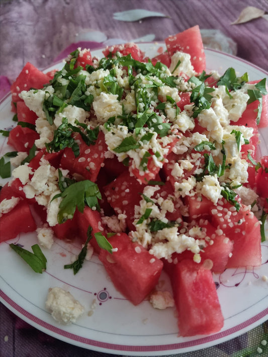 Wassermelonensalat mit Schafskäse und Hanfsamen