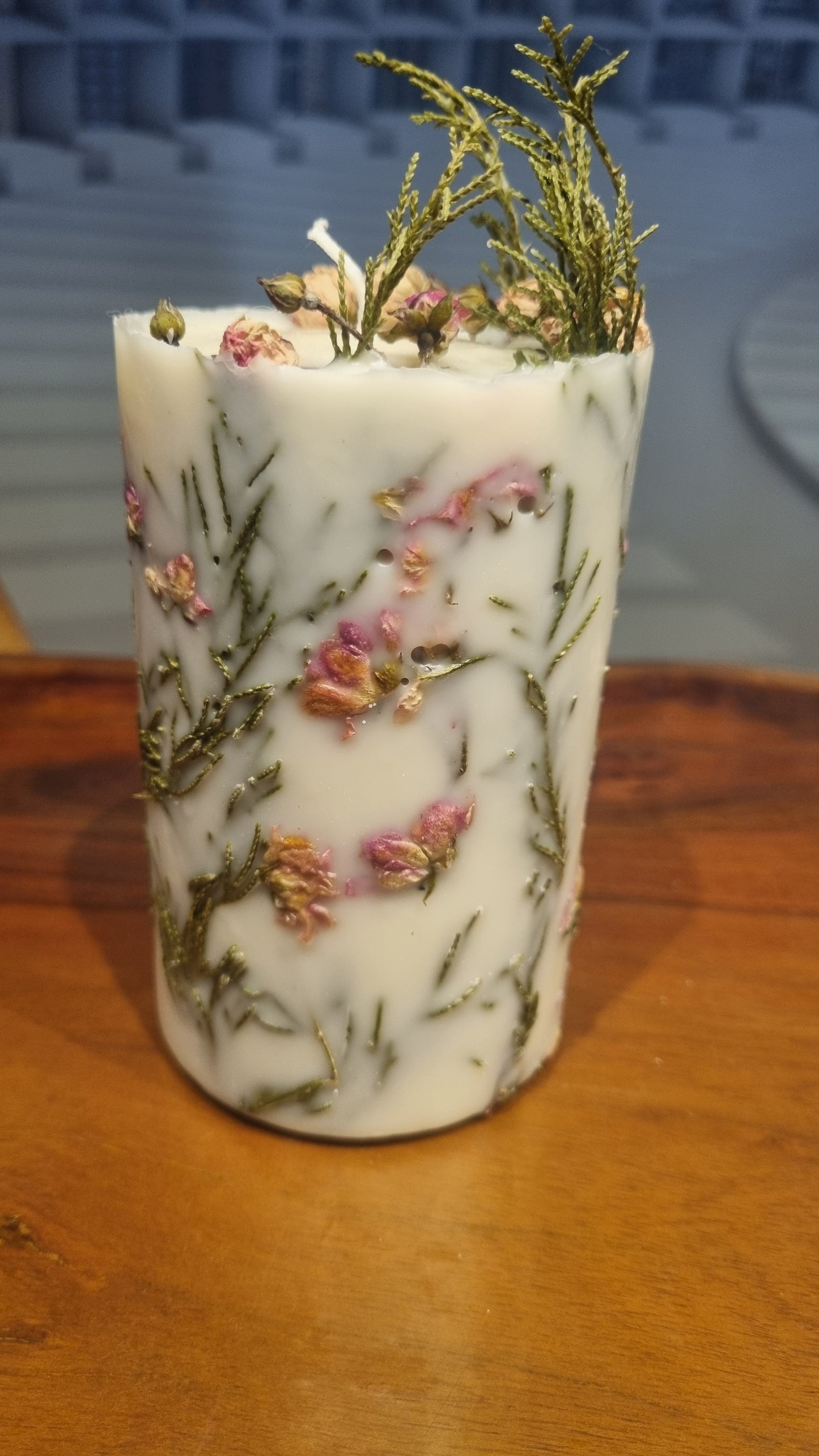 Handgemachte Botanische Kerze. Einzigartiges Unikat mit selbstgepflückten Blumen