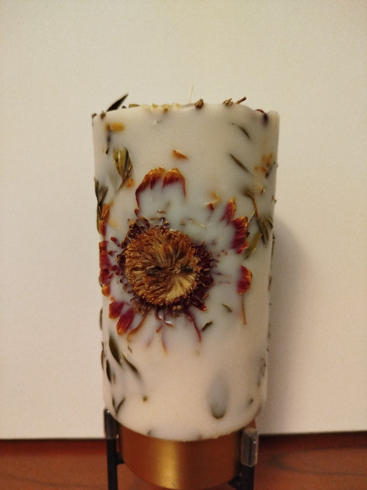 Handgemachte Botanische Kerze. Einzigartiges Unikat mit selbstgepflückten Blumen